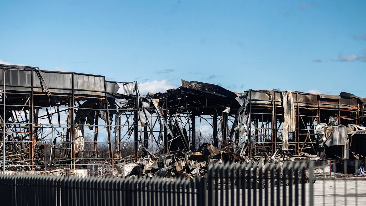 Οι κατεστραμμένες εγκαταστάσεις από την έκρηξη και πυρκαγιά που σημειώθηκε στη μπισκοτοβιομηχανία «Βιολάντα» στα Τρίκαλα