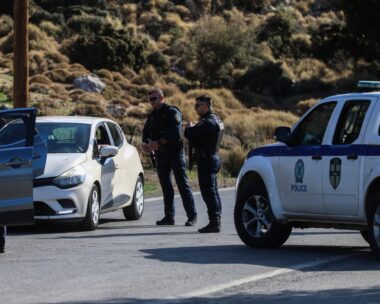 Αστυνομικοί μετά το μακελειό στα Βορίζια