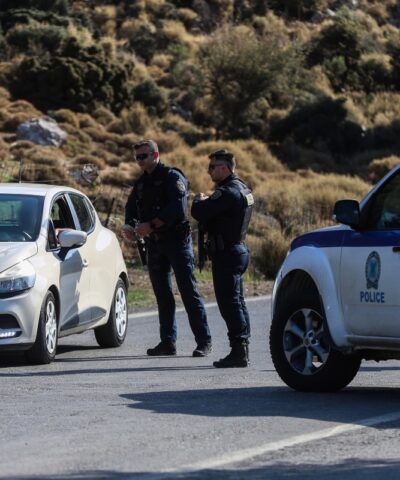 Αστυνομικοί μετά το μακελειό στα Βορίζια