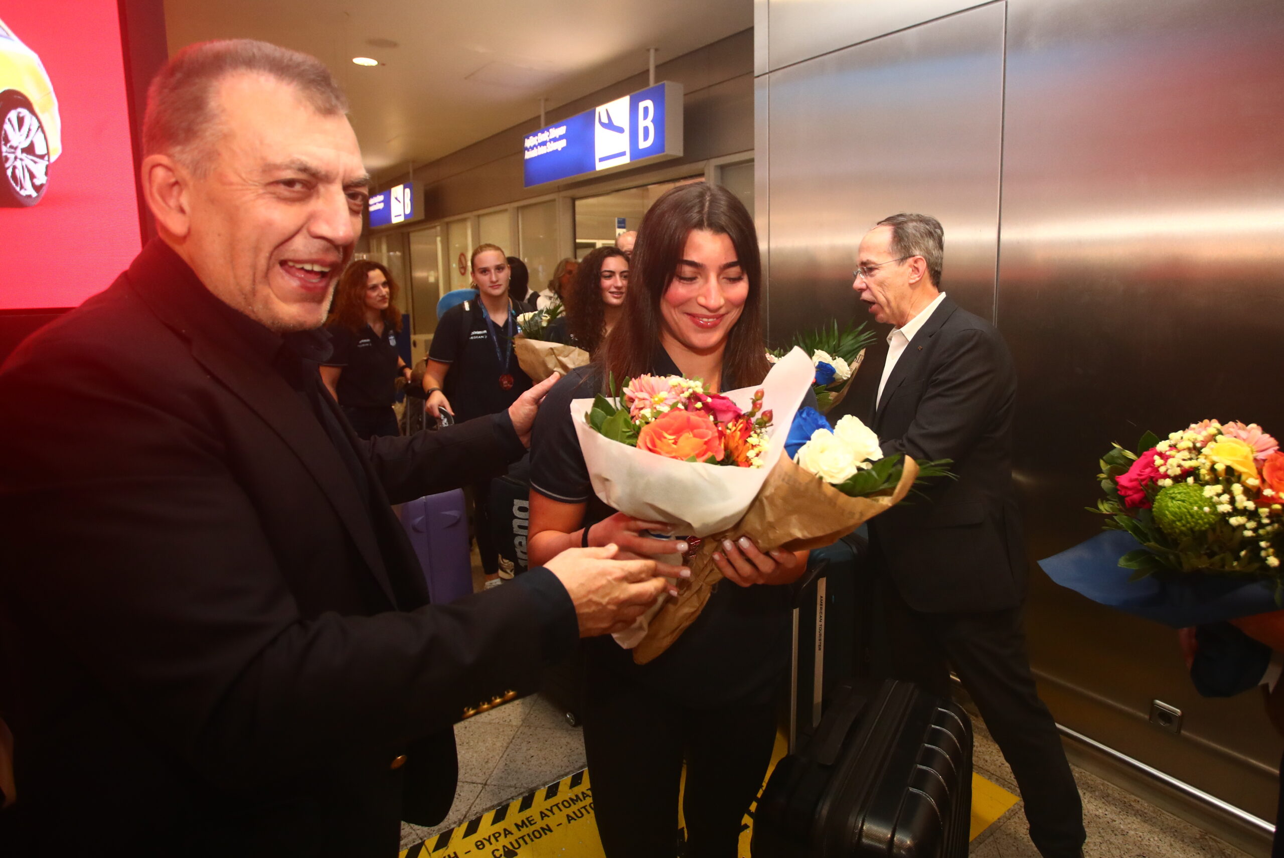 Ο Γιάννης Βρούτσης συγχαίρει την Εθνική πόλο γυναικών