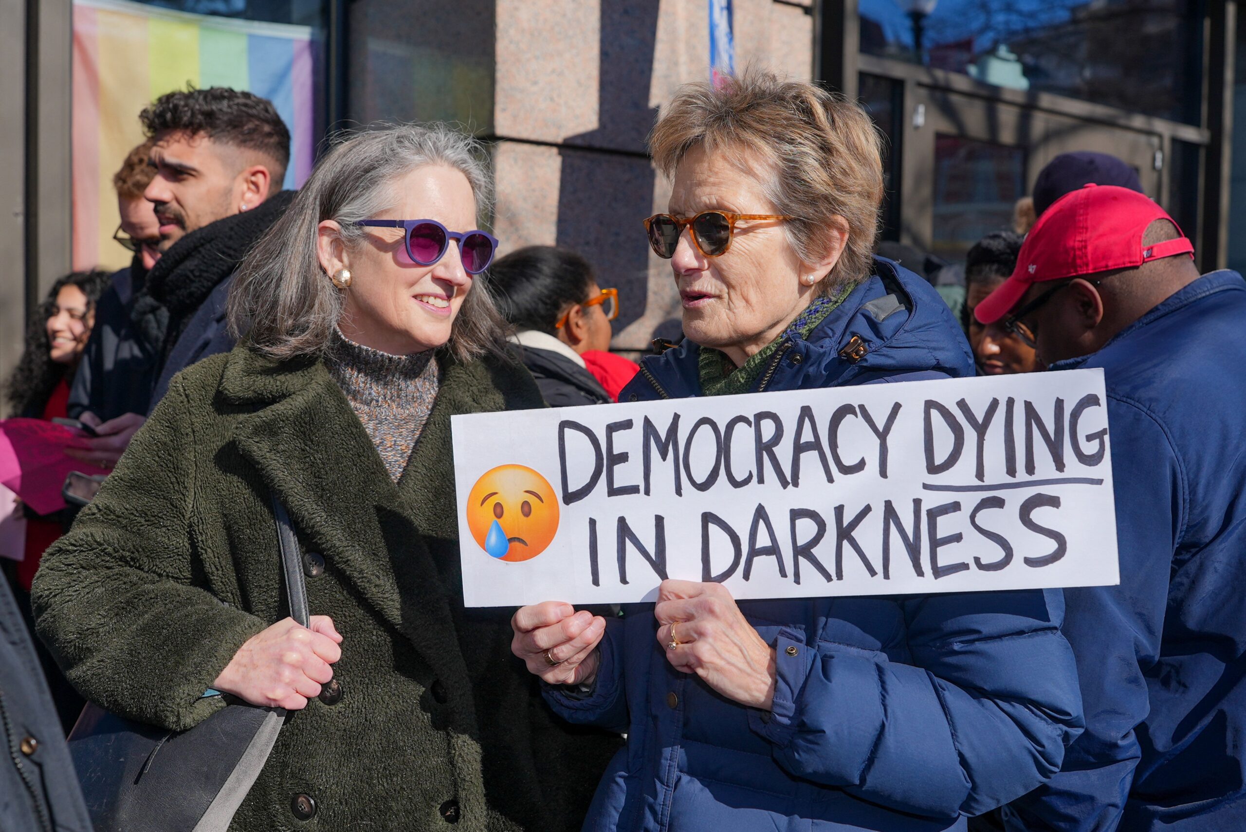 Το σλόγκαν της Washington Post «Democracy Dies in Darkness»