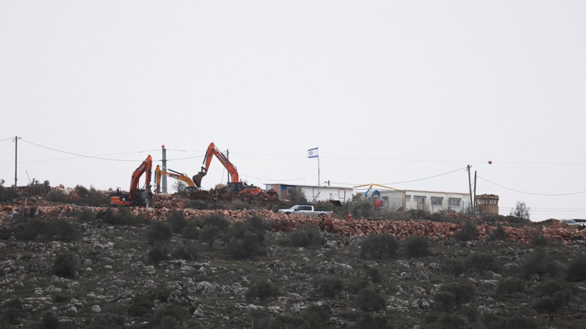 Μπουλντόζες στη Δυτική Όχθη εργάζονται για την επέκταση των εβραϊκών οικισμών