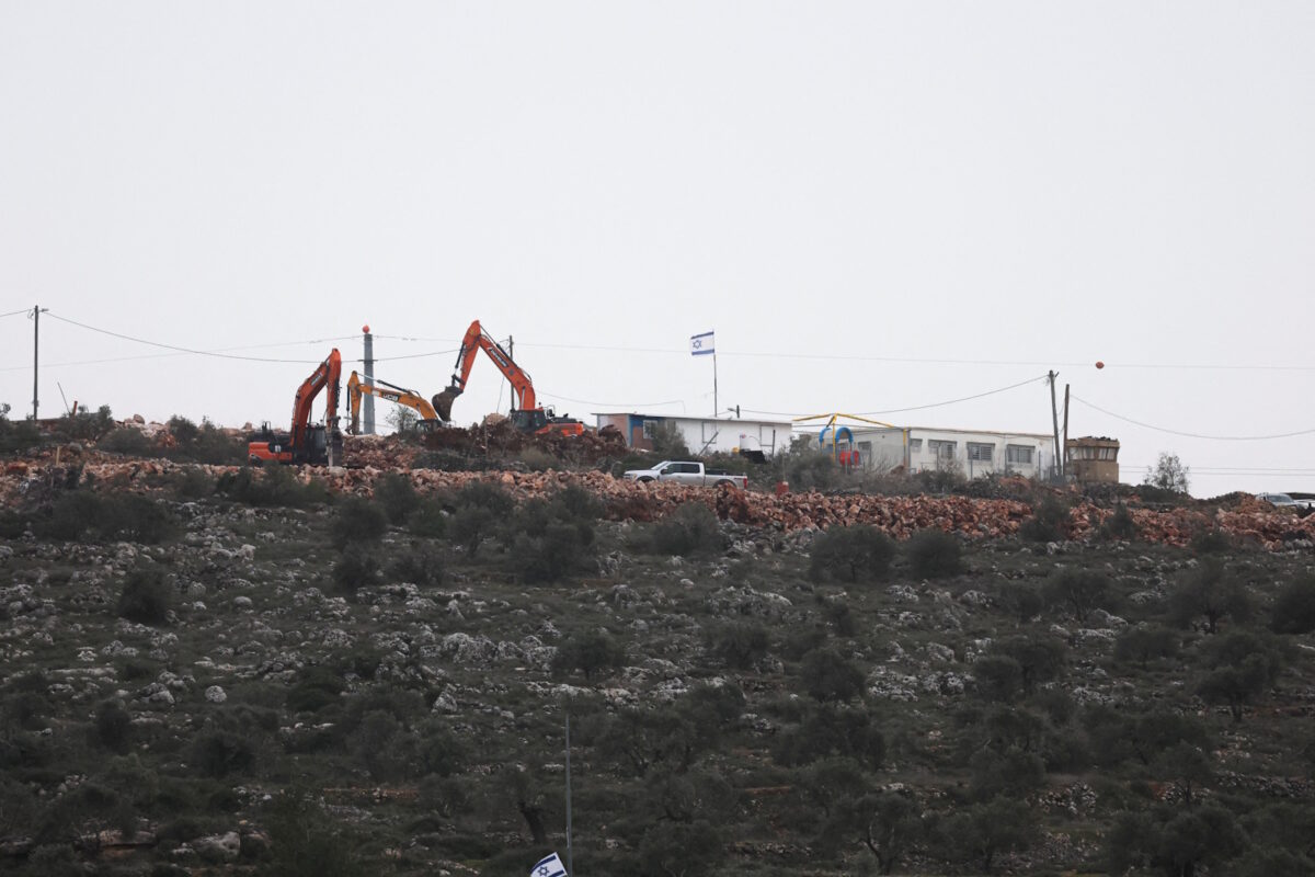 Μπουλντόζες στη Δυτική Όχθη εργάζονται για την επέκταση των εβραϊκών οικισμών