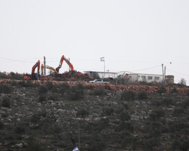 Μπουλντόζες στη Δυτική Όχθη εργάζονται για την επέκταση των εβραϊκών οικισμών