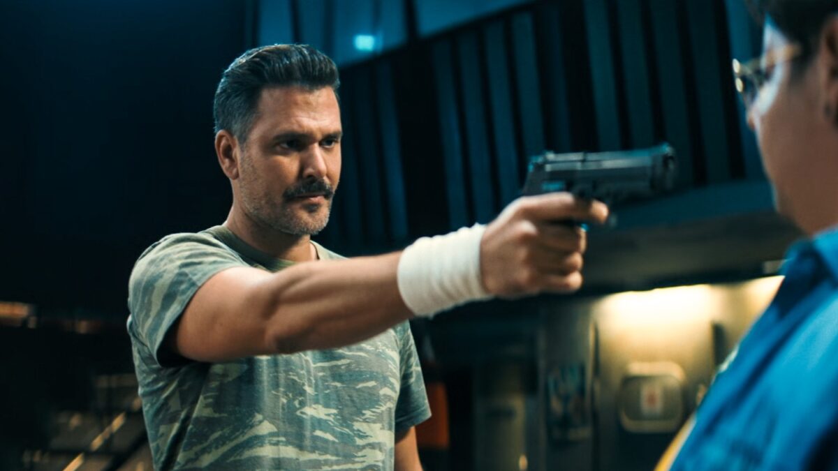 Γιατί ρε πατέρα – επόμενο επεισόδιο: Μυστηριώδης άντρας συγκεντρώνει στοιχεία που θα αποβούν μοιραία για τους ήρωες