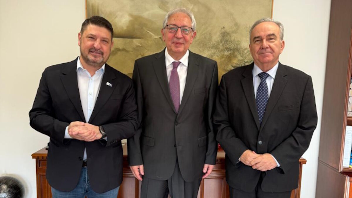 O Περιφερειάρχης Αττικής Νίκος Χαρδαλιάς, ο Δήμαρχος Αμαρουσίου Θεόδωρος Αμπατζόγλου και  ο Αναπληρωτής Υπουργός Εθνικής Οικονομίας και Οικονομικών Νίκος Παπαθανάσης