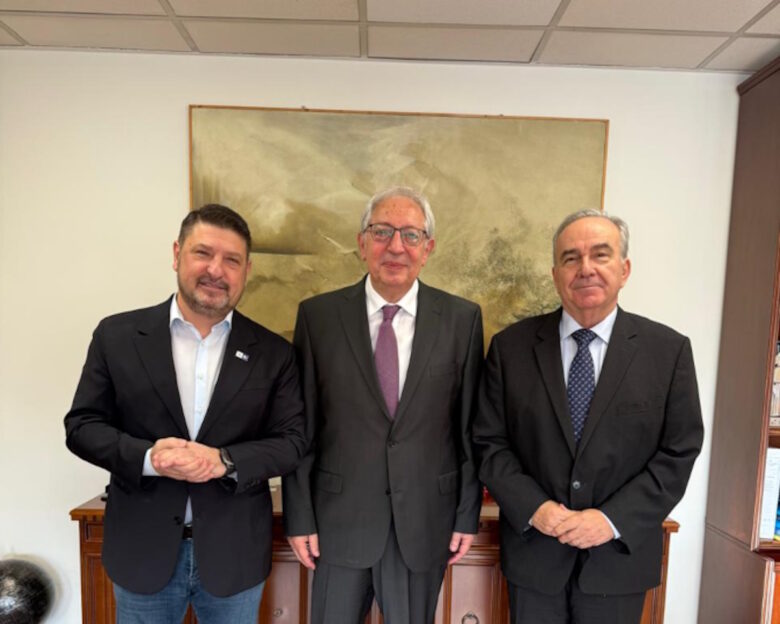 O Περιφερειάρχης Αττικής Νίκος Χαρδαλιάς, ο Δήμαρχος Αμαρουσίου Θεόδωρος Αμπατζόγλου και  ο Αναπληρωτής Υπουργός Εθνικής Οικονομίας και Οικονομικών Νίκος Παπαθανάσης