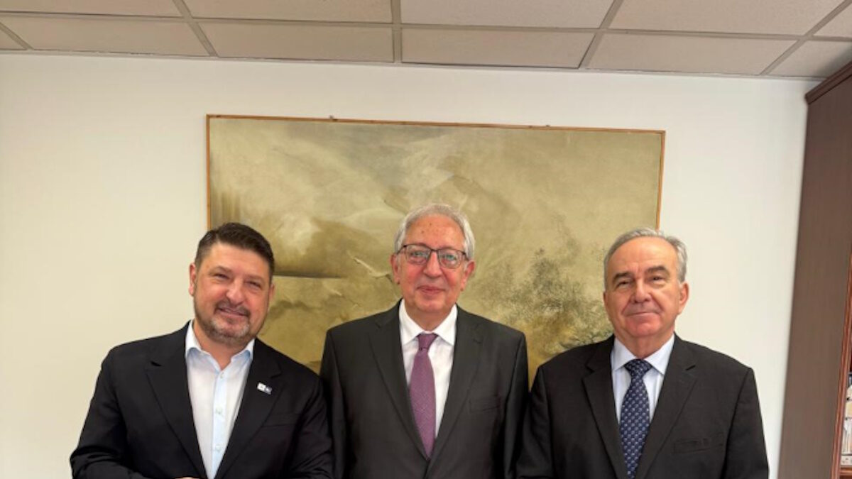 O Περιφερειάρχης Αττικής Νίκος Χαρδαλιάς, ο Δήμαρχος Αμαρουσίου Θεόδωρος Αμπατζόγλου και  ο Αναπληρωτής Υπουργός Εθνικής Οικονομίας και Οικονομικών Νίκος Παπαθανάσης