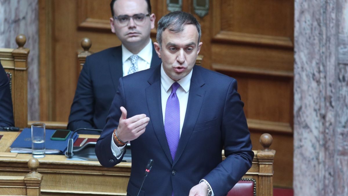 Ο Τάσος Χατζηβασιλείου στη Βουλή