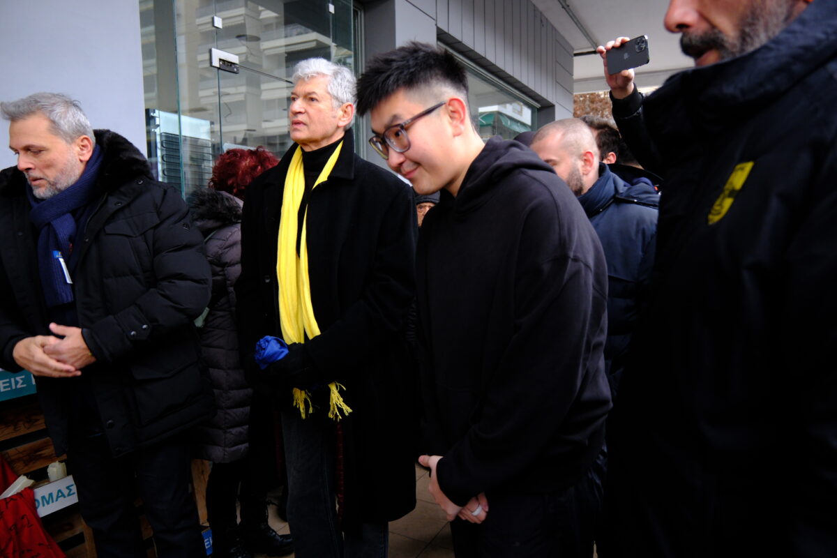 Ο ιδιοκτήτης του Αρη Betsson, Ρίτσαρντ Σιάο, στο τρισάγιο για τον Αλκη Καμπανό