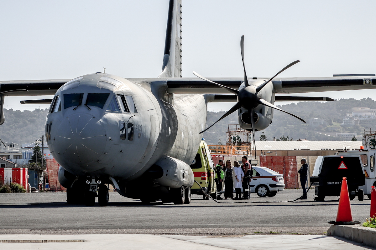 Αεροδιακομιδή για τη μεταφορά έξι ανήλικων παιδιών μεταναστών το Νοσοκομείο Παίδων "Η Αγία Σοφία" στην Αθήνα που νοσηλεύονταν στη Χίο μετά την πολύνεκρη τραγωδία