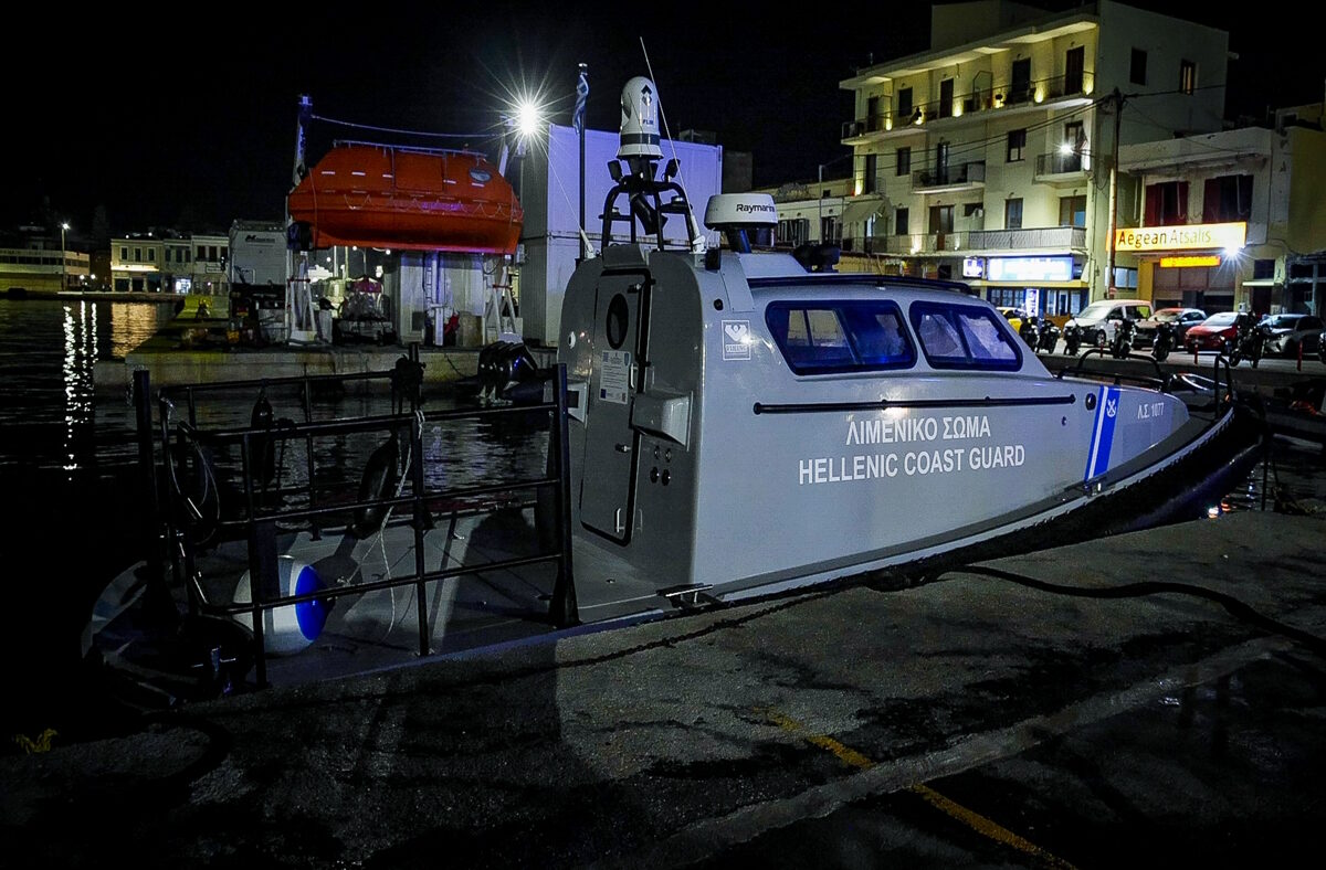 Σκάφος του Λιμενικού στο λιμάνι της Χίου