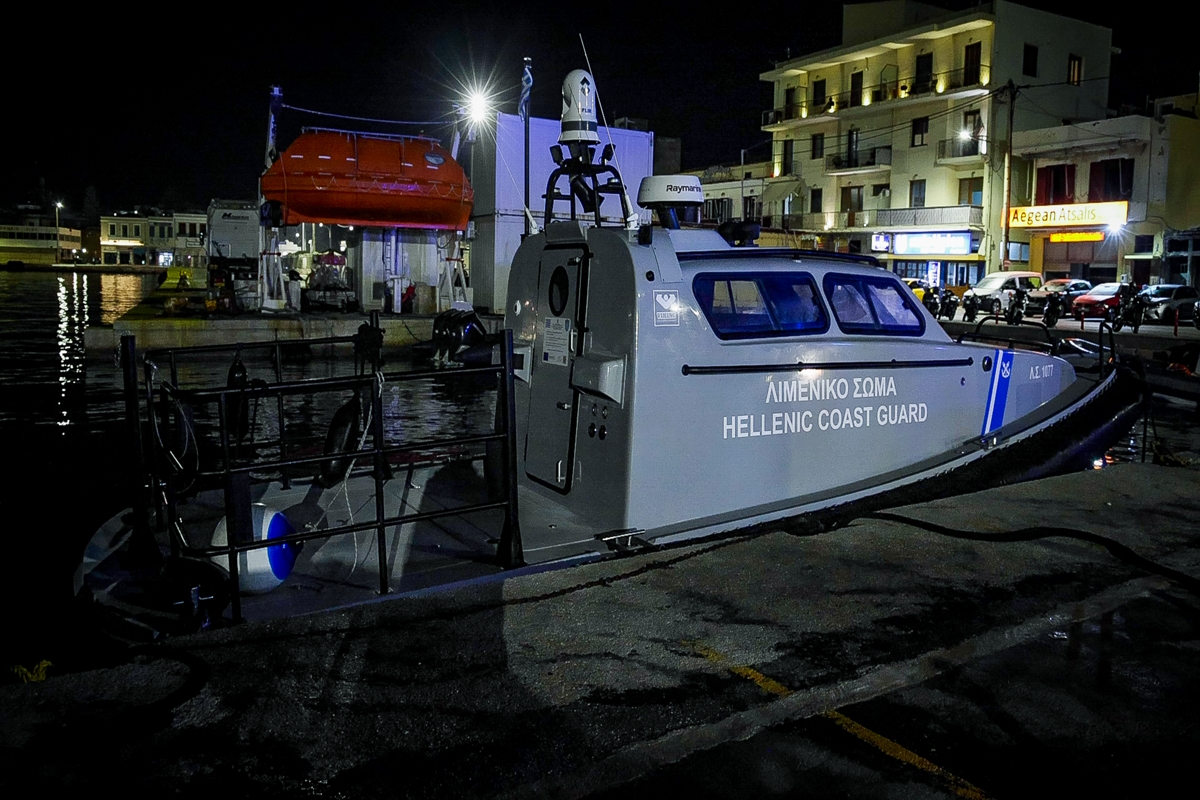 Σκάφος του Λιμενικού στο λιμάνι της Χίου