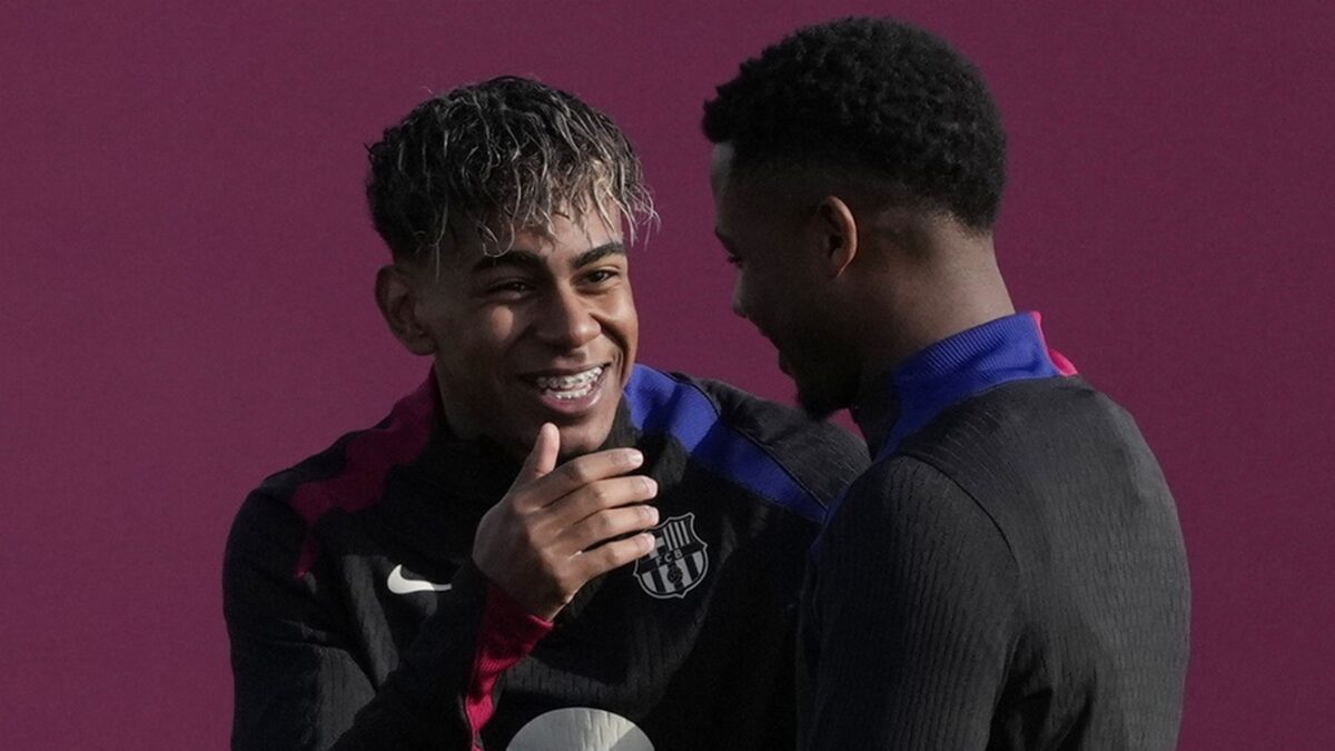 Ο Λαμίν Γιαμάλ με τον Ανσού Φατί