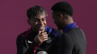 Ο Λαμίν Γιαμάλ με τον Ανσού Φατί