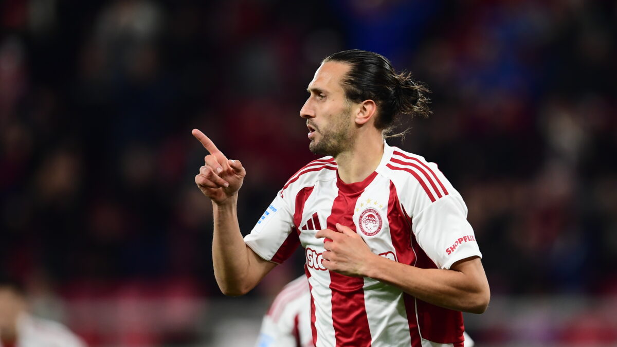 Ο Γιαζίτσι πανηγυρίζει το γκολ του