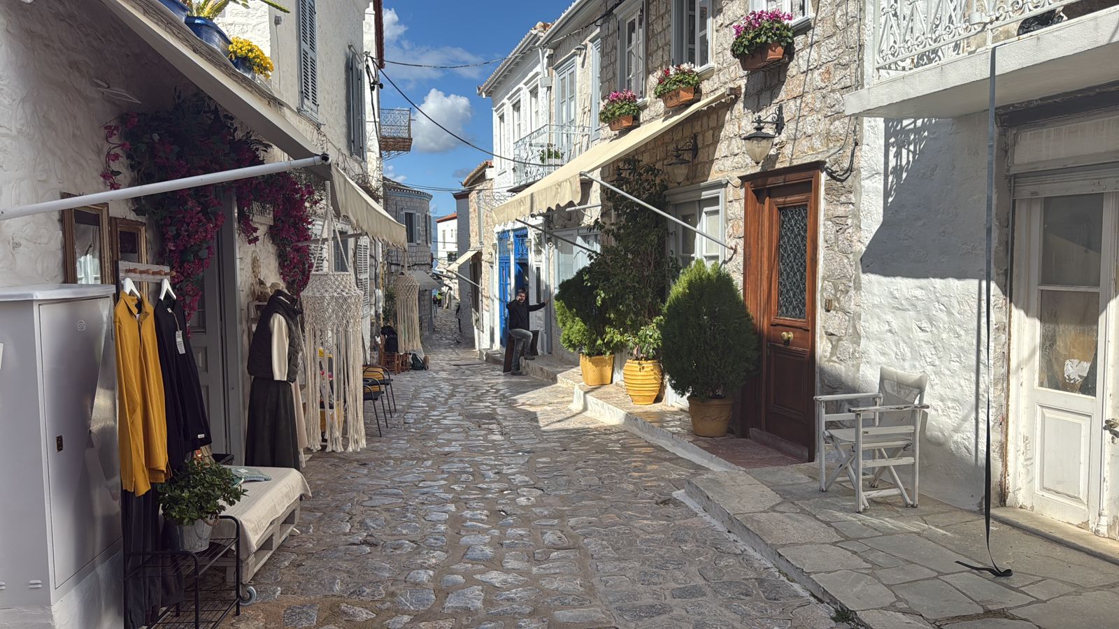 Στην Ύδρα γυρίζεται η νέα ταινία του Μπραντ Πιτ