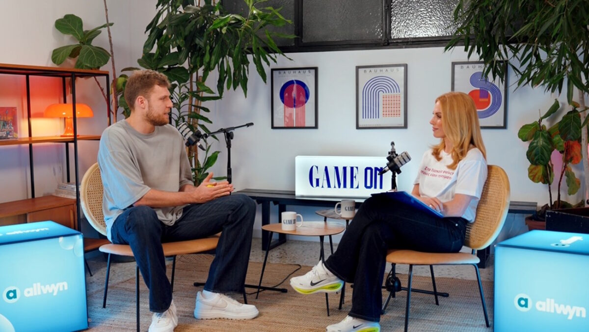 Ο Σάσα Βεζένκοφ κάνει ποδαρικό στο Game On με τη Ντορέττα Παπαδημητρίου – Αποκαλυπτική συνέντευξη από τον άσσο του Ολυμπιακού στο 1ο επεισόδιο του νέου vidcast powered by Allwyn