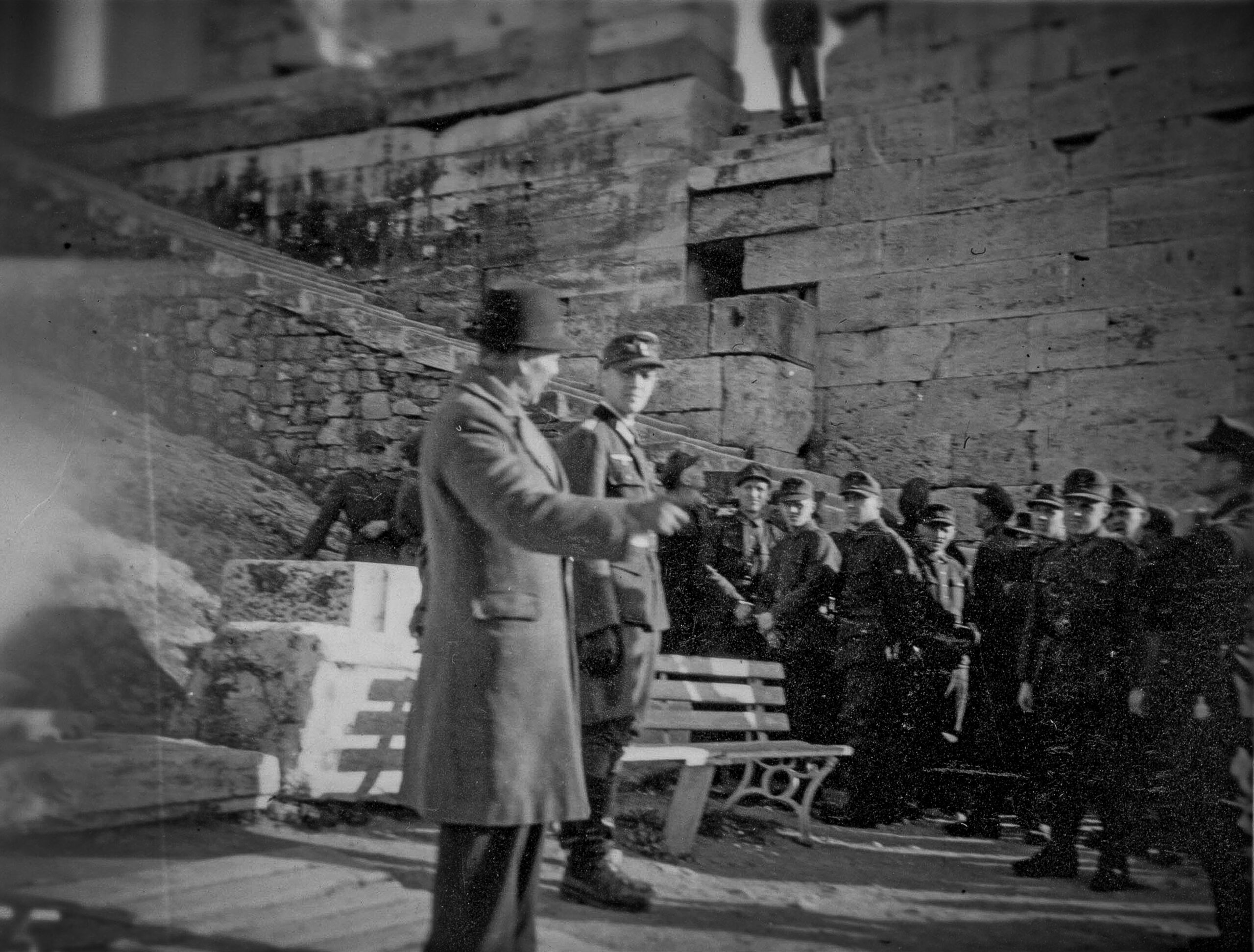 ΠΑΡΟΥΣΙΑΣΗ ΤΗΣ ΦΩΤΟΓΡΑΦΙΚΗΣ ΣΥΛΛΟΓΗΣ ΧΟΙΕΡ ΑΠΟ ΤΟ ΥΠΟΥΡΓΕΙΟ ΠΟΛΙΤΙΣΜΟΥ / ΕΚΤΕΛΕΣΗ ΤΩΝ 200 ΚΟΜΜΟΥΝΙΣΤΩΝ ΤΗΝ ΠΡΩΤΟΜΑΓΙΑ 1944 ΣΤΟ ΣΚΟΠΕΥΤΗΡΙΟ ΤΗΣ ΚΑΙΣΑΡΙΑΝΗΣ (ΑΝΤΙΓΡΑΦΗ ΤΑΤΙΑΝΑ ΜΠΟΛΑΡΗ/EUROKINISSI) Φωτογραφίες 200 της Καισαριανής