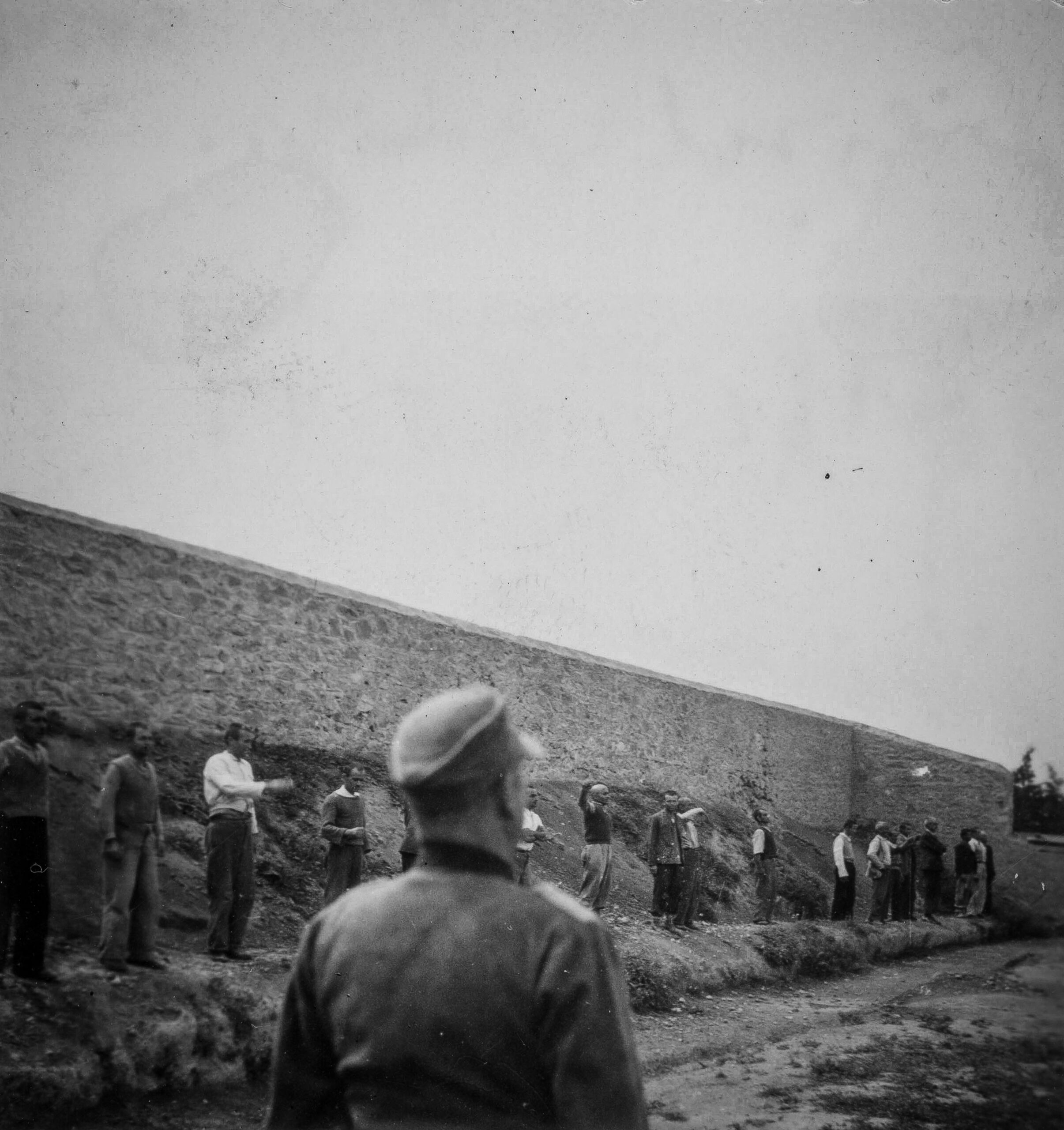 ΠΑΡΟΥΣΙΑΣΗ ΤΗΣ ΦΩΤΟΓΡΑΦΙΚΗΣ ΣΥΛΛΟΓΗΣ ΧΟΙΕΡ ΑΠΟ ΤΟ ΥΠΟΥΡΓΕΙΟ ΠΟΛΙΤΙΣΜΟΥ / ΕΚΤΕΛΕΣΗ ΤΩΝ 200 ΚΟΜΜΟΥΝΙΣΤΩΝ ΤΗΝ ΠΡΩΤΟΜΑΓΙΑ 1944 ΣΤΟ ΣΚΟΠΕΥΤΗΡΙΟ ΤΗΣ ΚΑΙΣΑΡΙΑΝΗΣ (ΤΑΤΙΑΝΑ ΜΠΟΛΑΡΗ/EUROKINISSI) Φωτογραφίες 200 της Καισαριανής