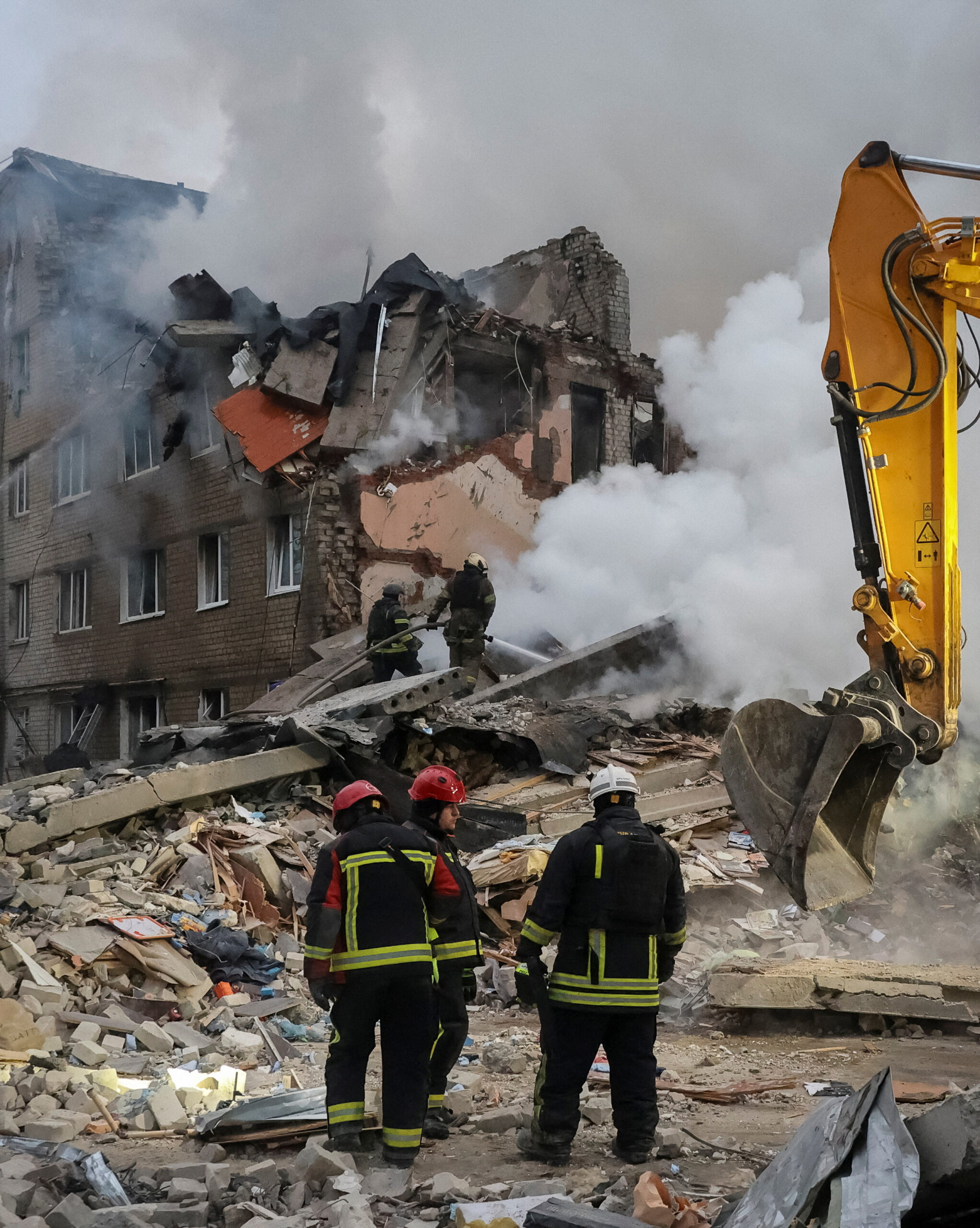 Rescuers carry a bag with the body of a person found under debris of an apartment building which was hit during overnight Russian missile strikes, amid Russia's attack on Ukraine, in Kharkiv, Ukraine March 7, 2026. REUTERS/Vyacheslav Madiyevskyy