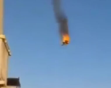 Η στιγμή που πέφτει ένα από τα αμερικανικά αεροσκάφη