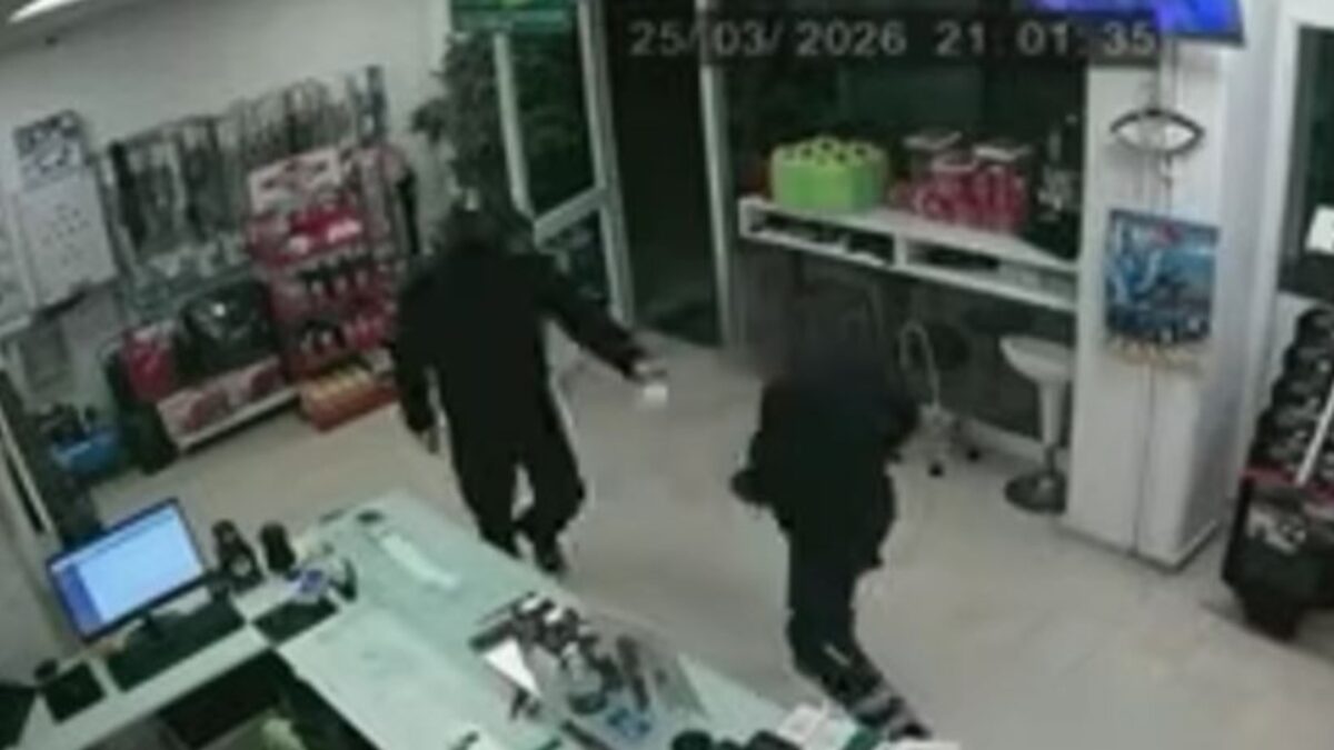 Ληστής απειλεί υπάλληλο