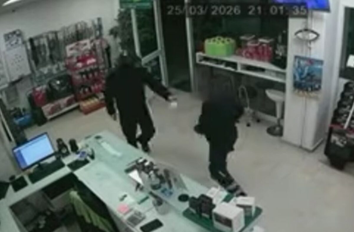 Ληστής απειλεί υπάλληλο