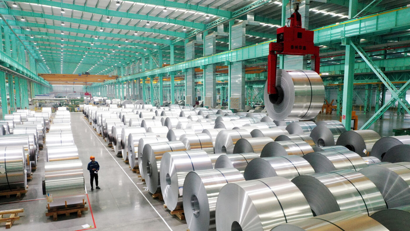 Πεοϊόντα αλουμινίου σε εργοστάσιο