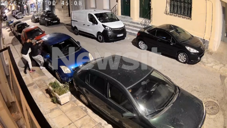 Η στιγμή που ο δράστης να παραβιάσει με αυτοκίνητο λοστό