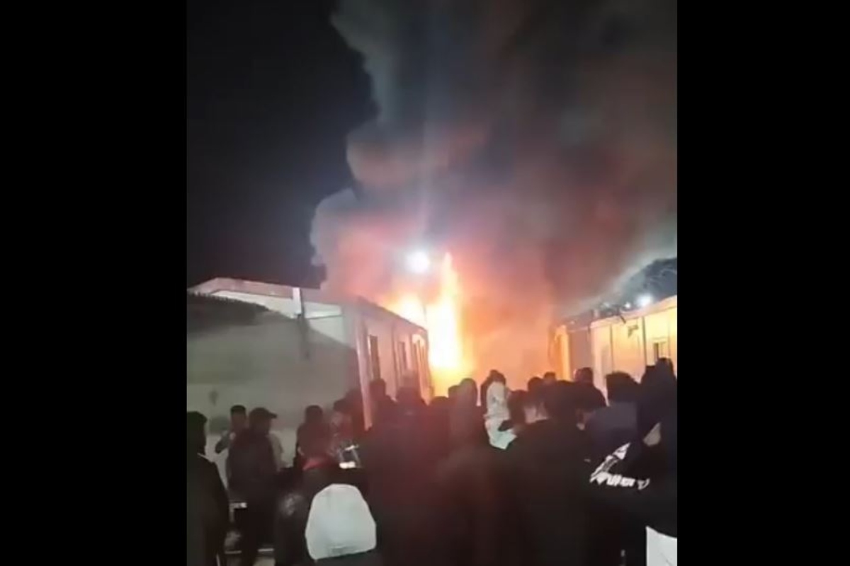 Η φωτιά στο κέντρο κράτησης μεταναστών στην Αμυγδαλέζα