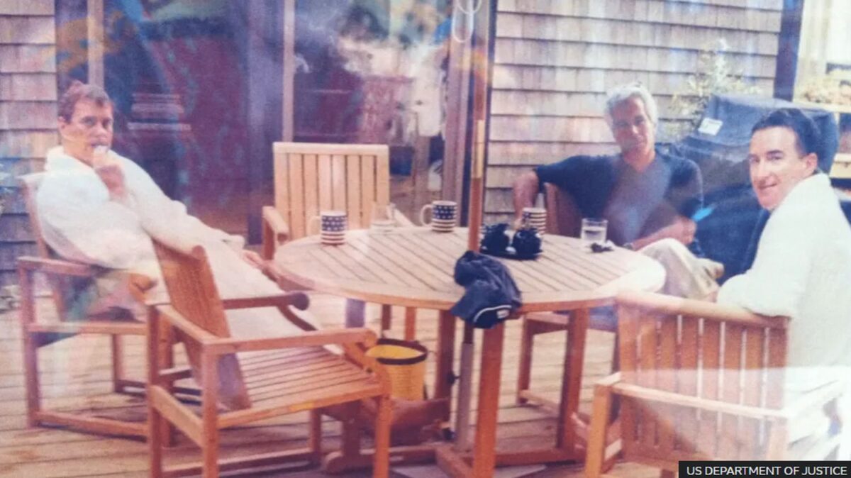 Ο πρώην πρίγκιπας Άντριου, ο Τζέφρι Επστάιν και ο Πίτερ Μάντελσον