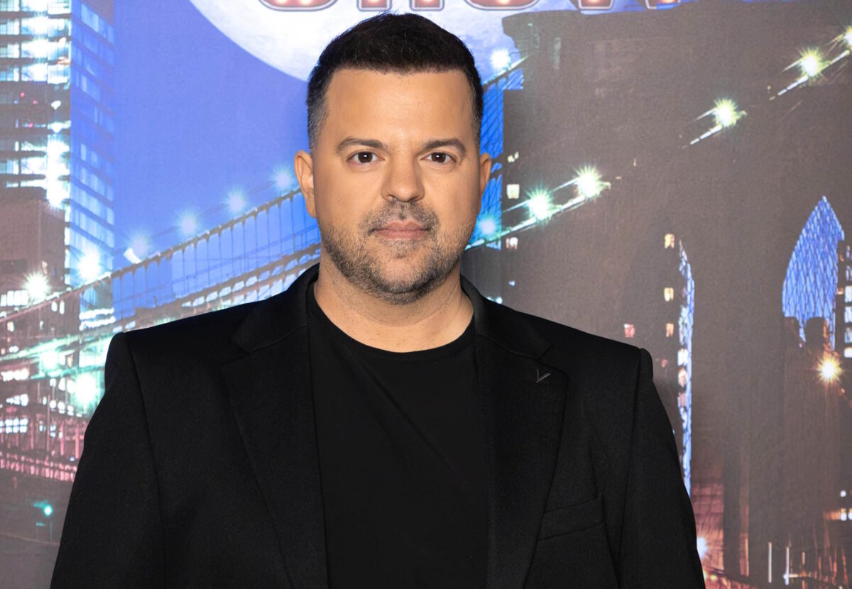 Ο Νίκος Απέργης στο στούντιο της εκπομπής «The 2night Show»