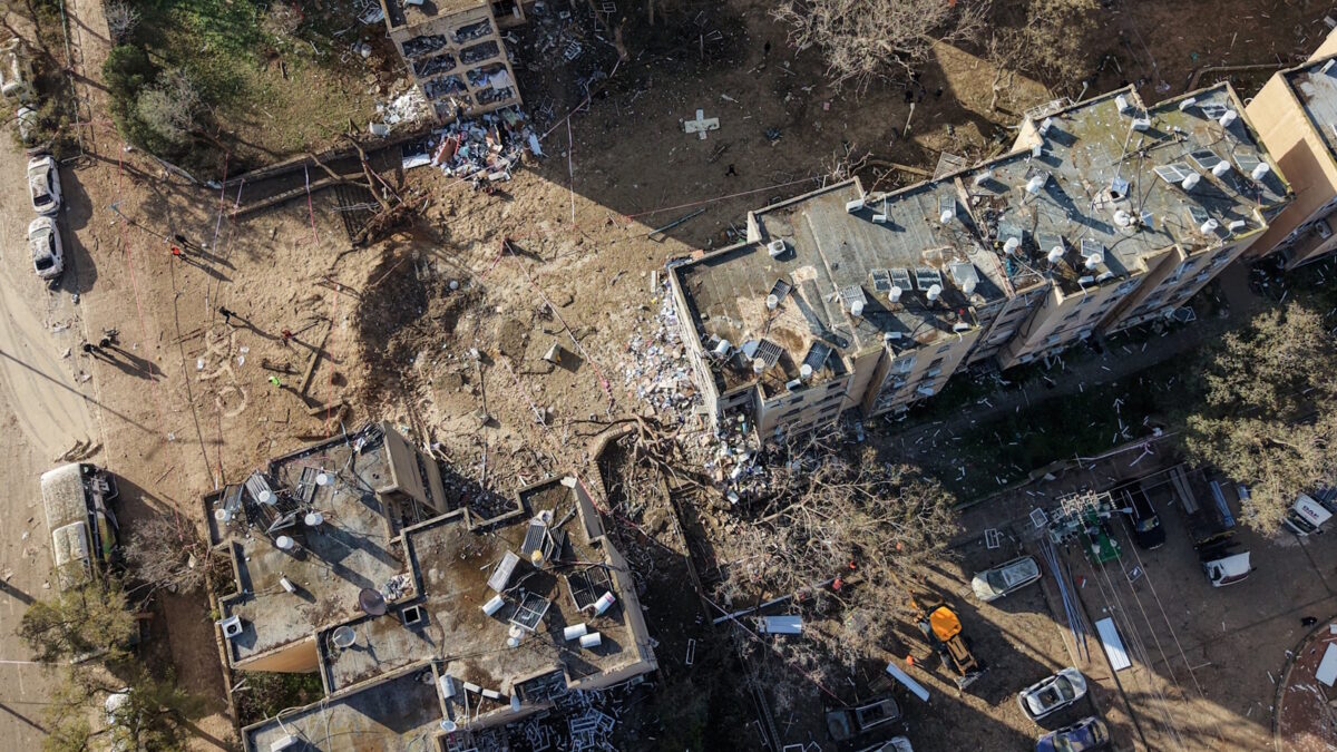 Το σημείο όπου χτύπησε ο ιρανικός βαλλιστικός πύραυλος στην πόλη Αράντ