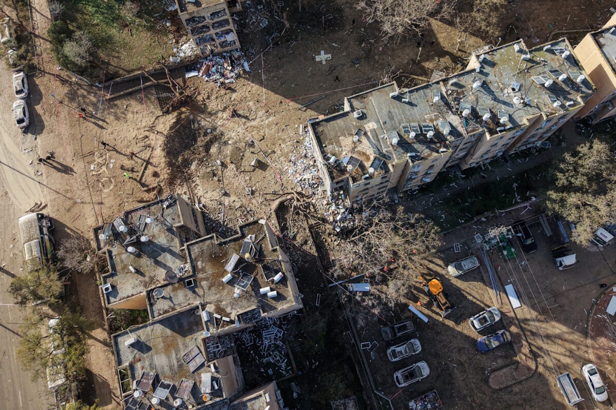 Το σημείο όπου χτύπησε ο ιρανικός βαλλιστικός πύραυλος στην πόλη Αράντ