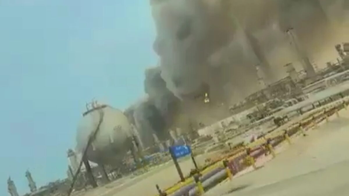 Στις φλόγες οι εγκαταστάσεις της Aramco