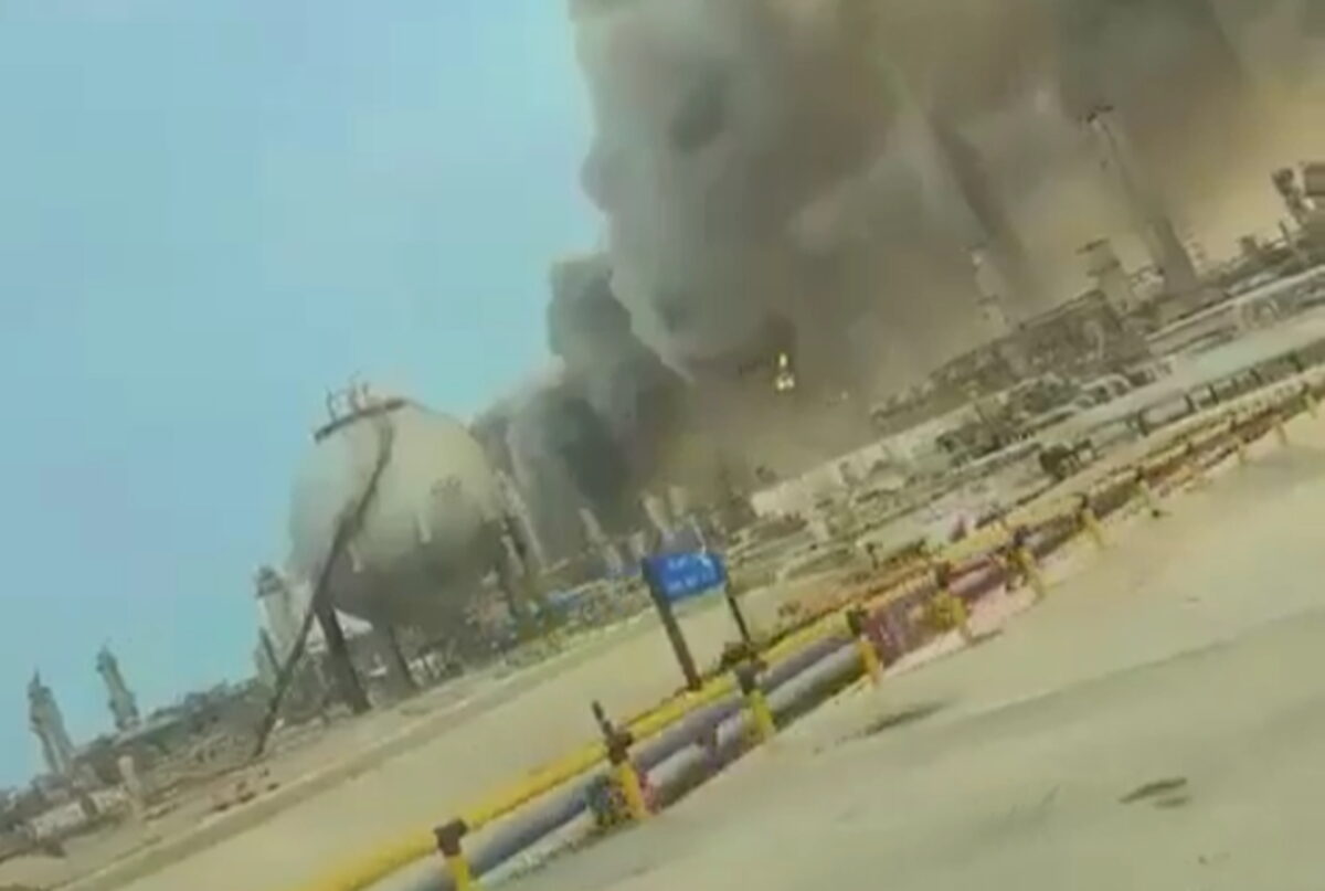 Στις φλόγες οι εγκαταστάσεις της Aramco
