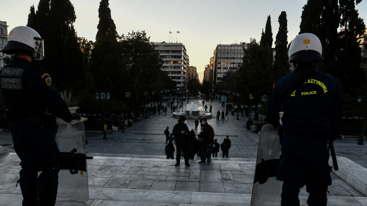 Σύνταγμα, αστυνομικοί, έλεγχοι