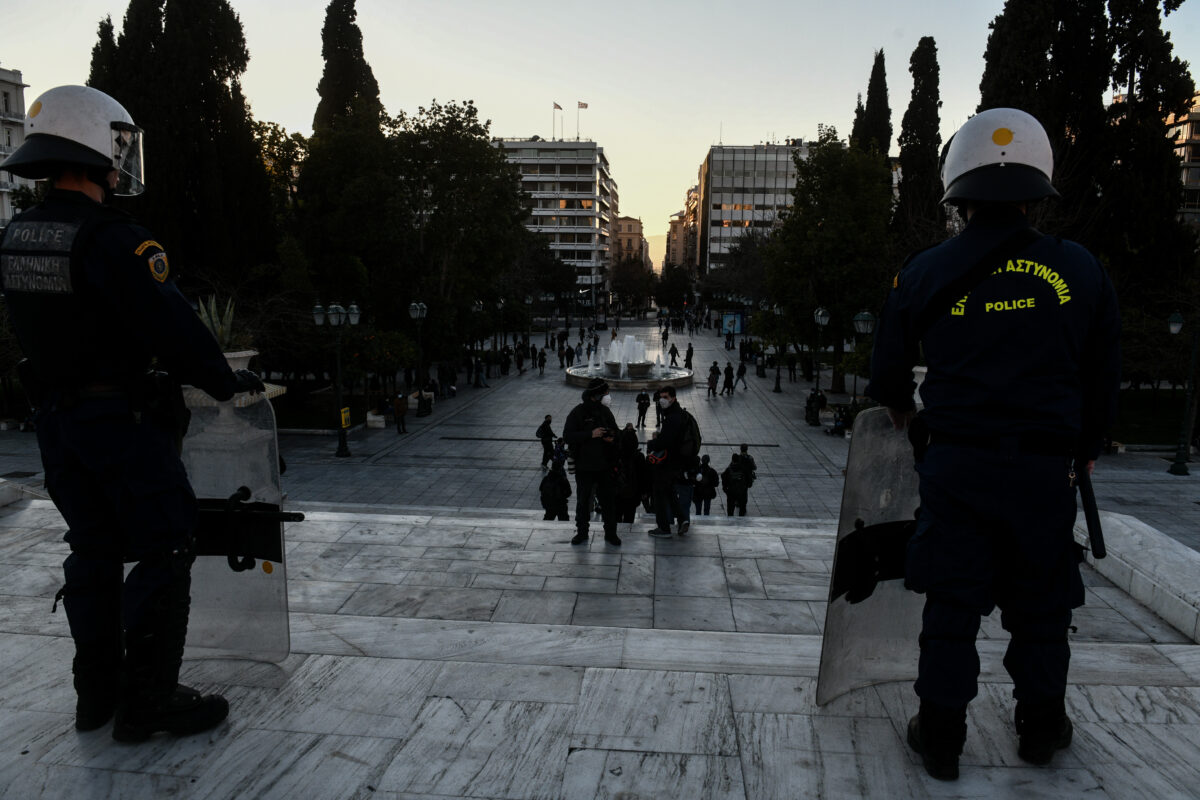 Σύνταγμα, αστυνομικοί, έλεγχοι