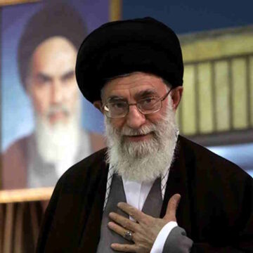 Ο νεκρός, πλέον, ανώτατος θρησκευτικός ηγέτης του Ιράν, αγιατολάχ Αλί Χαμενεΐ