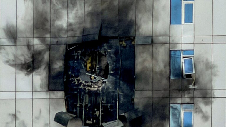 Η τεράστια ζημιά σε κτίριο που δέχθηκε επίθεση από ιρανικό drone στο Μπαχρέιν