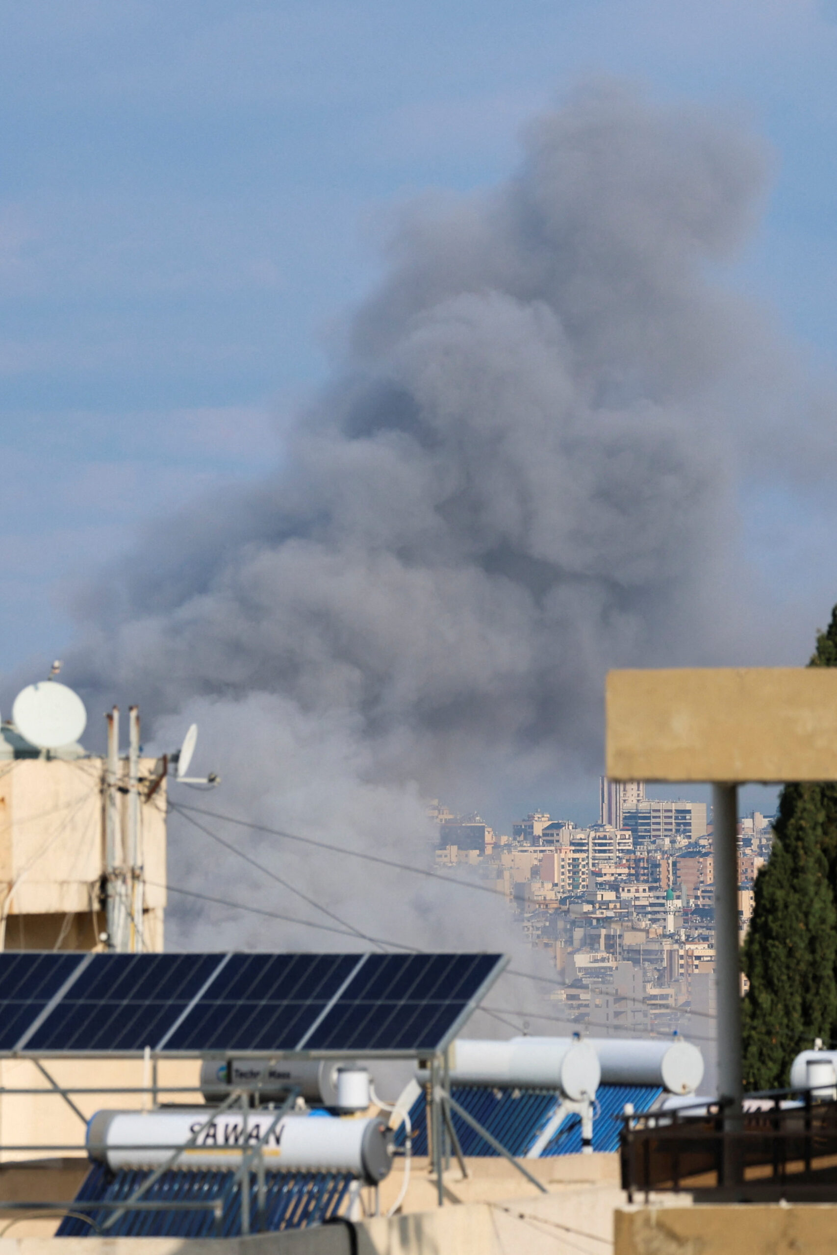 Escalation between Hezbollah and Israel, amid the U.S.-Israeli conflict with Iran, in Beirut Smoke rises after an Israeli strike on Beirut's southern suburbs, following an escalation between Hezbollah and Israel amid the U.S.-Israeli conflict with Iran, Lebanon, March 4, 2026. REUTERS/Claudia Greco