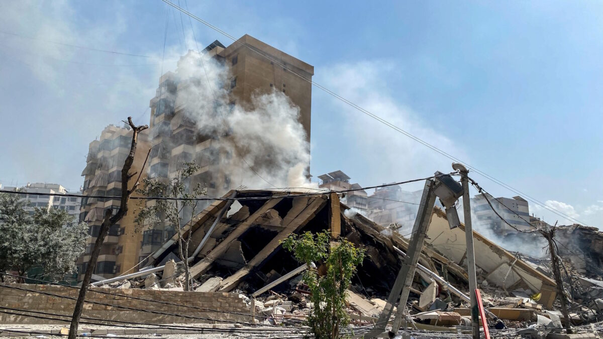 Καπνός μετά από ισραηλινή επίθεση στη Βηρυτό