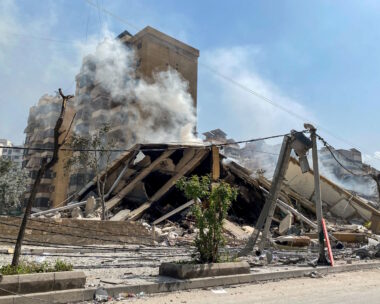 Καπνός μετά από ισραηλινή επίθεση στη Βηρυτό