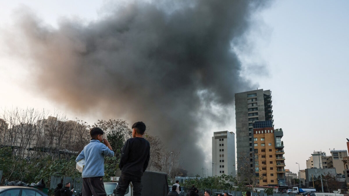 Πυκνός καπνός στη Βυρητό μετά από ισραηλινό βομβαρδισμό