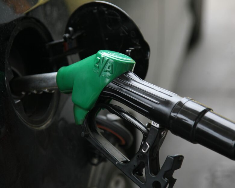 ÏÕÑÅÓ Ó×ÇÌÁÔÉÆÏÍÔÁÉ ÓÔÁ ÐÑÁÔÇÑÉÁ ÊÁÕÓÉÌÙÍ ÁÐÏ ÏÄÇÃÏÕÓ ÐÏÕ ÓÐÅÕÄÏÕÍ ÍÁ ÃÅÌÉÓÏÕÍ ÔÁ ÑÅÆÅÑÂÏÕÁÑ ÔÙÍ ÁÕÔÏÊÉÍÇÔÙÍ ÔÏÕÓ ÖÏÂÏÕÌÅÍÏÉ ÏÔÉ Ç ÁÐÅÑÃÉÁ ÔÙÍ ÔÅËÙÍÅÉÁÊÙÍ ÈÁ ÐÑÏÊÁËÅÓÅÉ ÅËËÅÉØÅÉÓ ÓÔÇÍ ÁÃÏÑÁ (ICON PRESS / ËÉÁÊÏÓ ÃÉÁÍÍÇÓ)