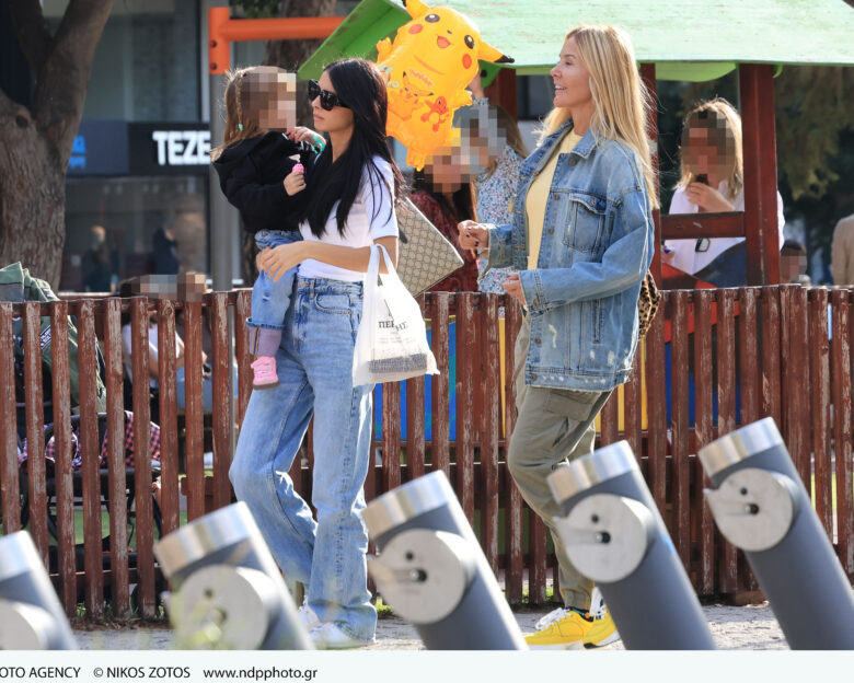 Η Άννα Μπεζάν με την κόρη της και τη Χριστίνα Παππά