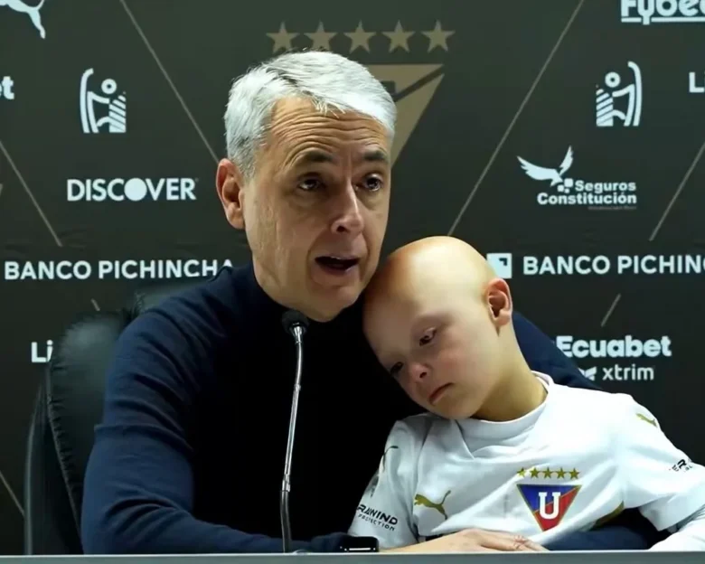 Βραζιλιάνος προπονητής πήγε σε συνέντευξη Τύπου με το παιδί του που έχει σύνδρομο Down: «Λίγη αγάπη, μπορεί να κάνει τη διαφορά»