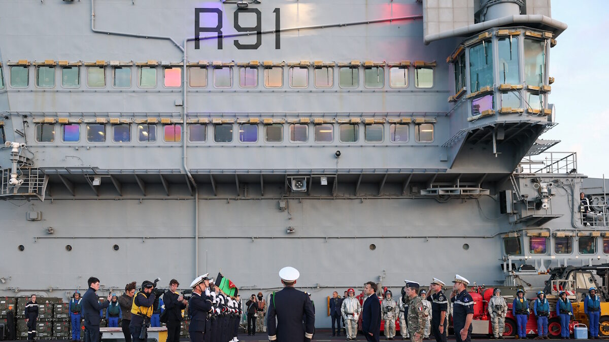 Ο Γάλλος Πρόεδρος, French President Emmanuel Macron στο αεροπλανοφόρο «Charles de Gaulle»