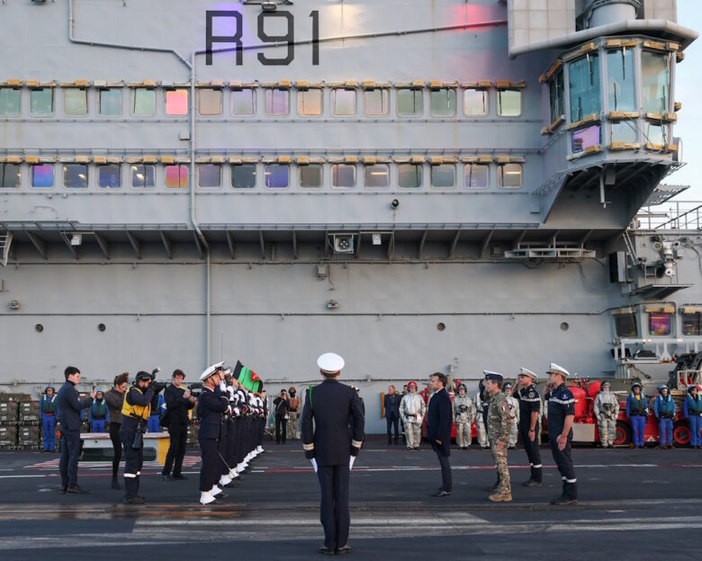 Ο Γάλλος Πρόεδρος, French President Emmanuel Macron στο αεροπλανοφόρο «Charles de Gaulle»